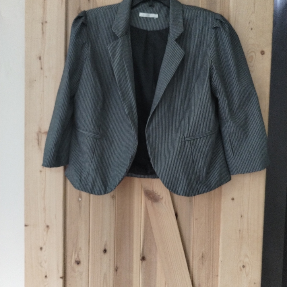 Blazer - Picture 4 of 6